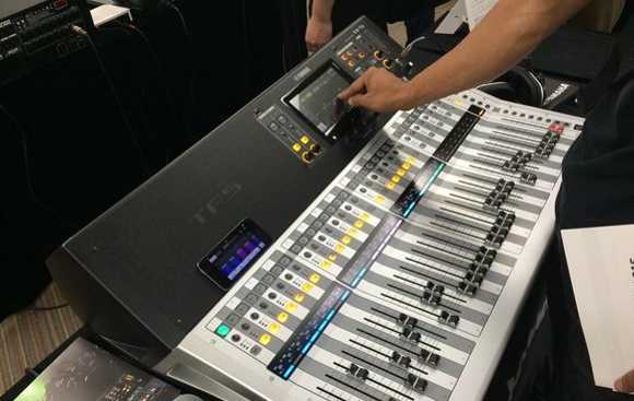 �p�t�H�[�}�[��W